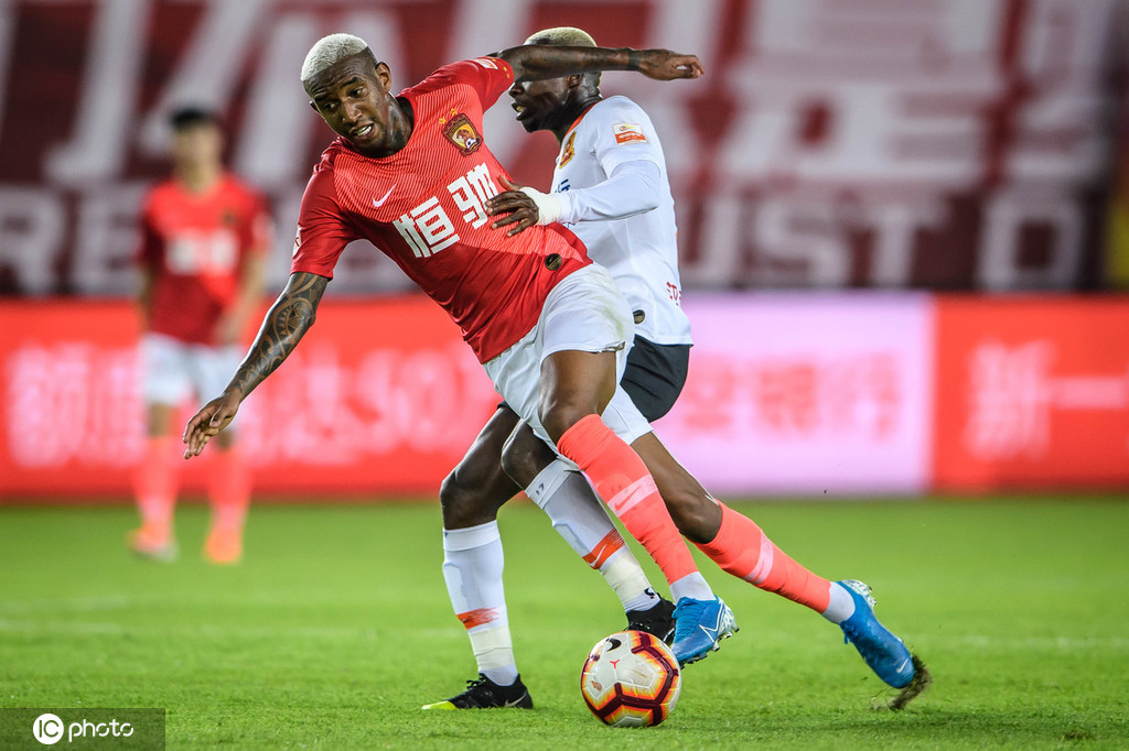 意甲集结日走向成谜，达拉斯独行侠豪取连胜，更衣室稳定，赛程密集仍需轮换的简单介绍